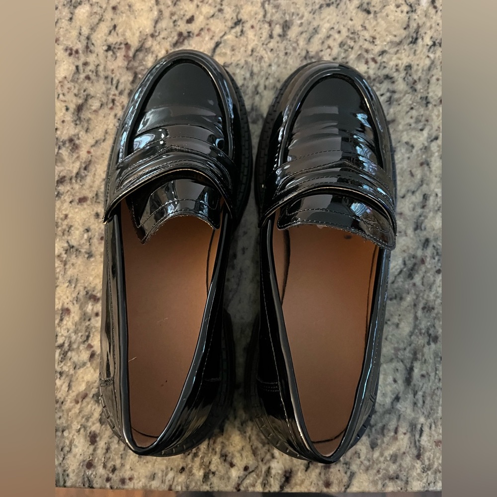 Masika Black Loafers Size 8.5 NEW Patent Leather Thick Sole $25